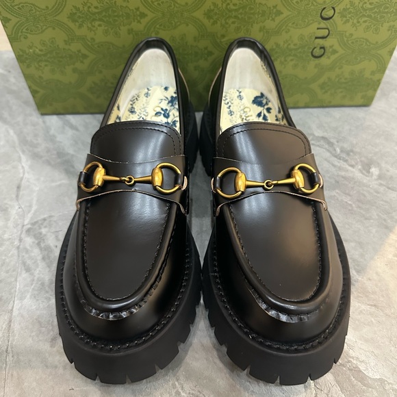Gucci Women\'s Black Leather Loafers with Gold Detail